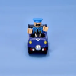 Autito de juguete con personaje Maderimovil