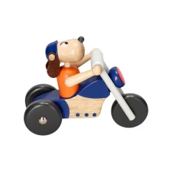 Auto de madera con personaje