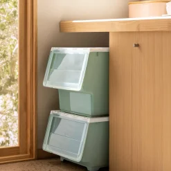 Caja apilable de plástico con ruedas 34 L