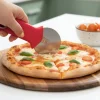 Cortador de pizza con destapador