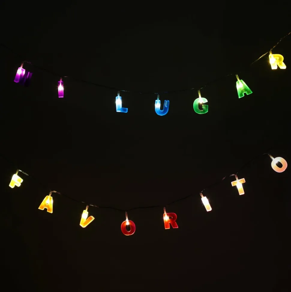 Guirnalda con luces y letras