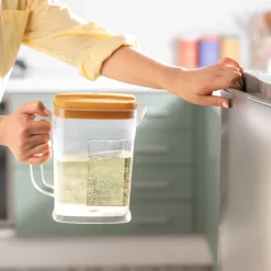Jarro Refrigerador Plástico con tapa hermética 2,1 L