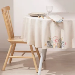 Mantel con detalle bordado altezzo diámetro 150 cm