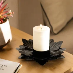 Porta vela de metal con forma de flor